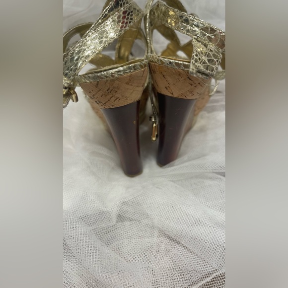 Steve Madden Gold Metallic Snake Print Wedge with Wooden Heel & Cork Platform 7 - Picture 6 of 8